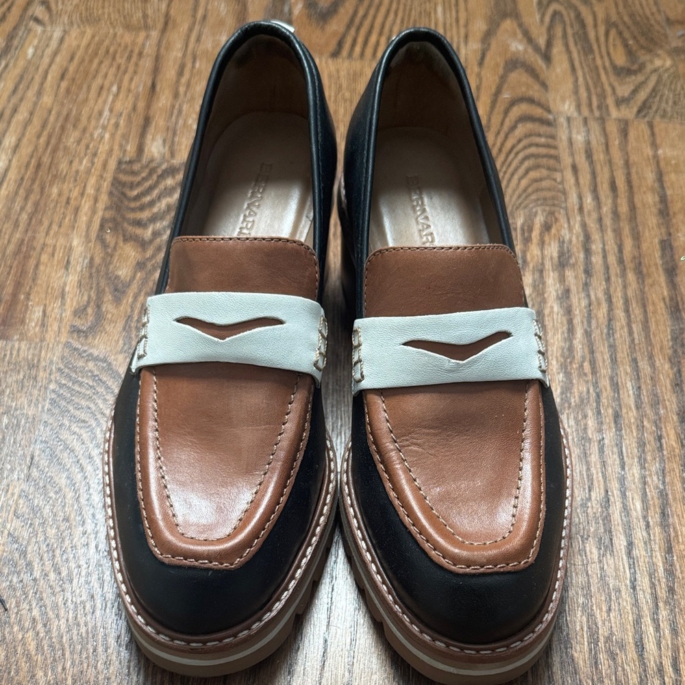 Bernardo Tan and Black Leather Loafers - Size 7